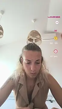 Snapshot of thefrenchkiss25 chatting on 04.29.26 thefrenchkiss25 online show from 04.29.26