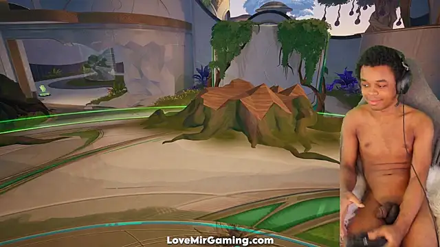 Snapshot of lovemirgaming chatting on 10.11.25 lovemirgaming online show from 10.11.25