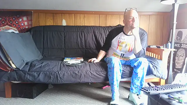 Snapshot of fractal74 chatting on 01.19.25 fractal74 online show from 01.19.25