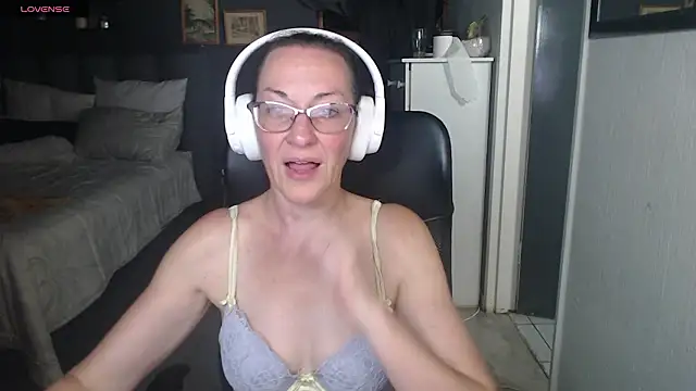 Snapshot of boeslaboes1 chatting on 02.26.26 boeslaboes1 online show from 02.26.26