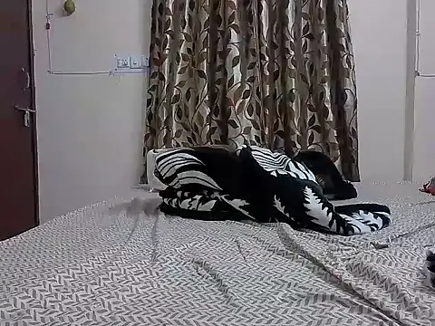 karishma kappur online show from 02.07.25