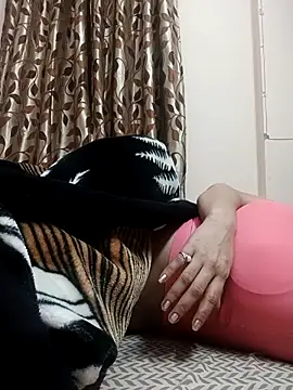 karishma kappur online show from 02.22.25