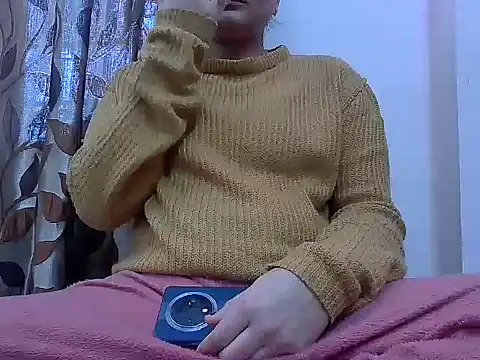 karishma kappur online show from 02.23.25