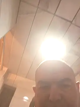 hesjustafriend online show from 11.03.25