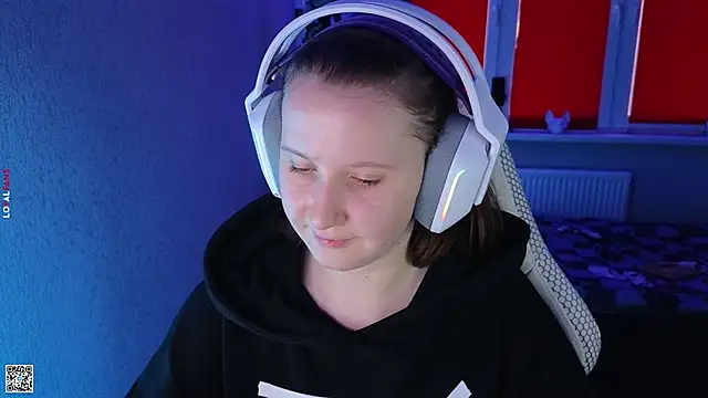 Snapshot of mon_lola chatting on 10.09.25 mon lola online show from 10.09.25