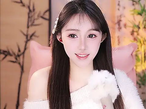 Snapshot of Summer-Momo chatting on 01.12.25 Summer-Momo online show from 01.12.25