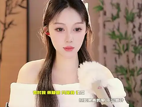 Snapshot of Summer-Momo chatting on 02.19.25 Summer-Momo online show from 02.19.25