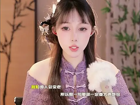 Snapshot of Summer-Momo chatting on 02.21.25 Summer-Momo online show from 02.21.25