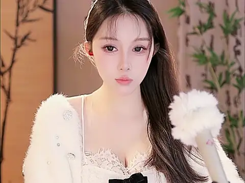 Snapshot of Summer-Momo chatting on 02.22.25 Summer-Momo online show from 02.22.25