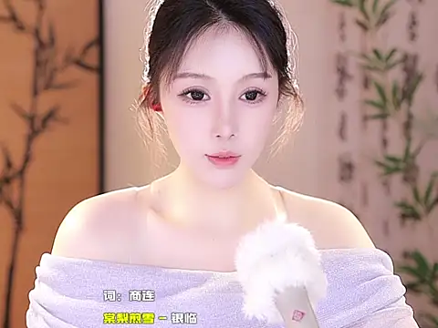 Snapshot of Summer-Momo chatting on 03.05.25 Summer-Momo online show from 03.05.25