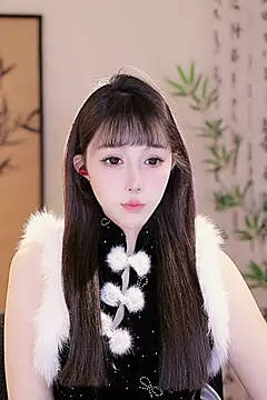Snapshot of Summer-Momo chatting on 03.11.25 Summer-Momo online show from 03.11.25