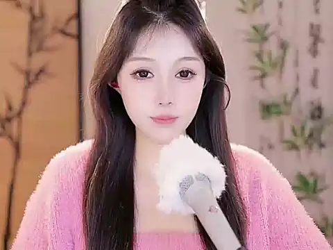 Snapshot of Summer-Momo chatting on 03.12.25 Summer-Momo online show from 03.12.25