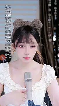 Snapshot of Summer-Momo chatting on 09.09.25 Summer-Momo online show from 09.09.25