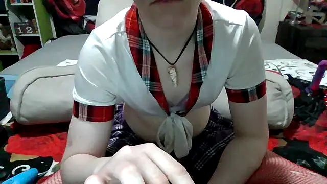 Snapshot of AverageRose chatting on 03.12.25 AverageRose online show from 03.12.25