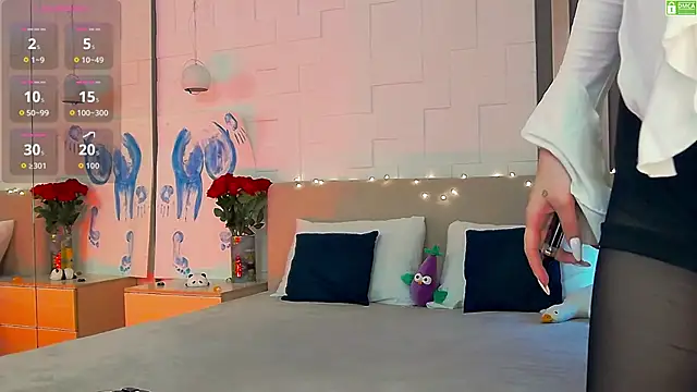 Emma plux online show from 09.17.25