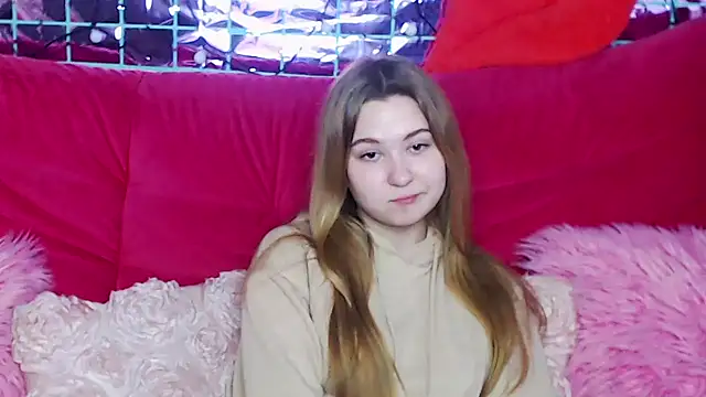 Snapshot of MaryKler chatting on 01.10.25 MaryKler online show from 01.10.25