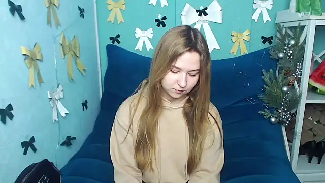 Snapshot of MaryKler chatting on 01.12.25 MaryKler online show from 01.12.25