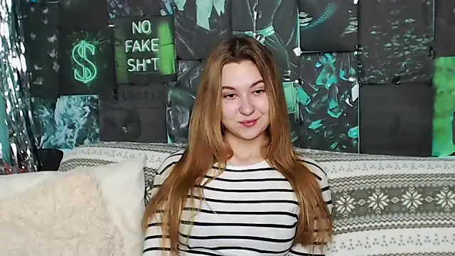 Snapshot of MaryKler chatting on 01.16.25 MaryKler online show from 01.16.25