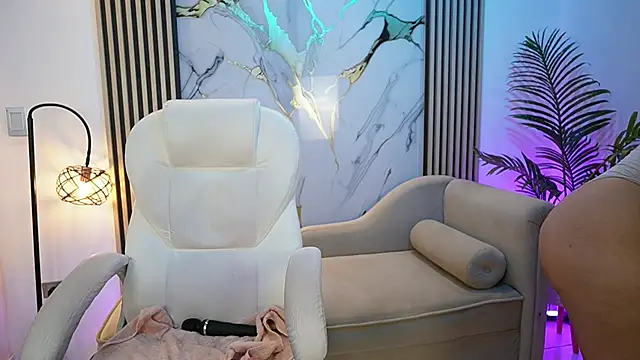 Emma Walkerr  online show from 04.09.26