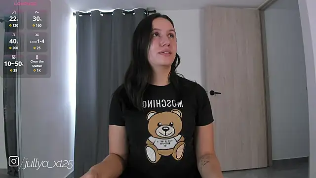 Snapshot of Jullya_x chatting on 04.22.26 Jullya x online show from 04.22.26