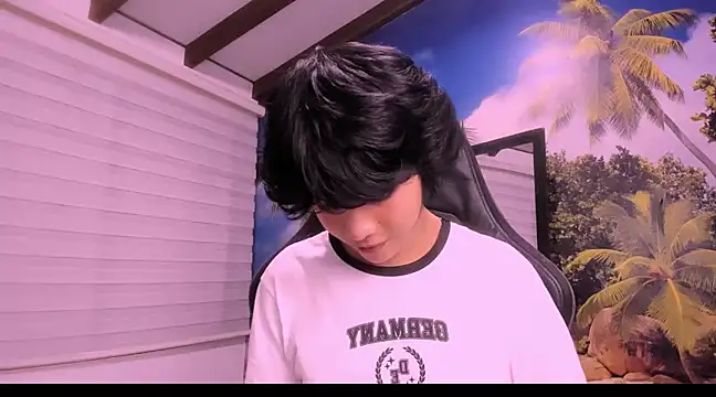 AllanYong18 online show from 01.24.25