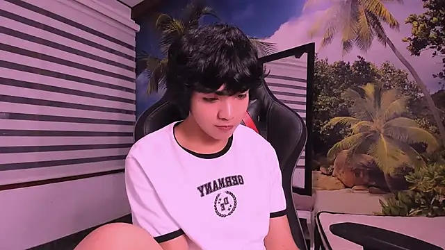 AllanYong18 online show from 02.16.25