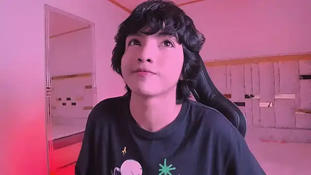 AllanYong18 online show from 03.15.25