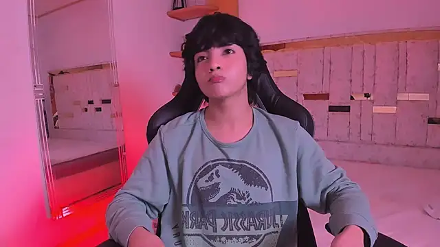 AllanYong18 online show from 03.19.25