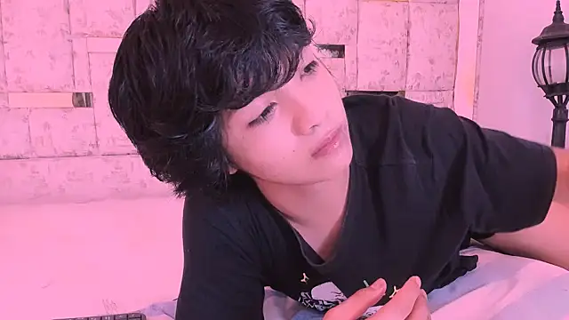 AllanYong18 online show from 03.20.25