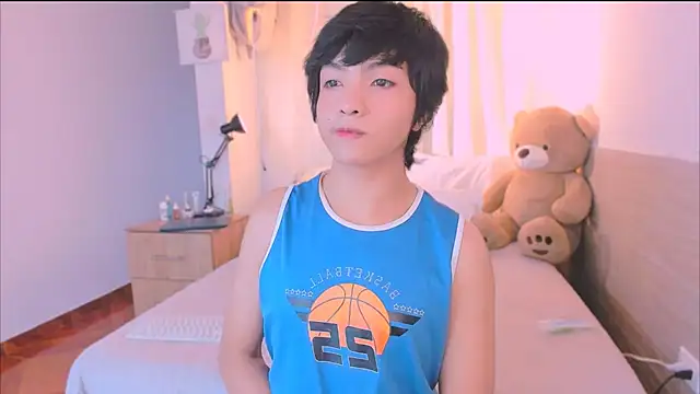 AllanYong18 online show from 10.12.25