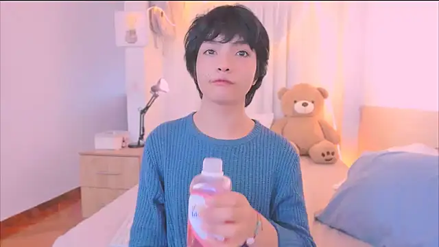 AllanYong18 online show from 12.18.25