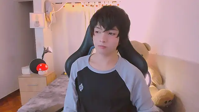 AllanYong18 online show from 04.04.26