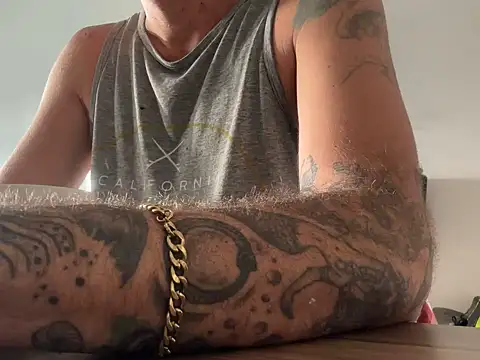 Snapshot of xtrppyx chatting on 09.23.25 xtrppyx online show from 09.23.25