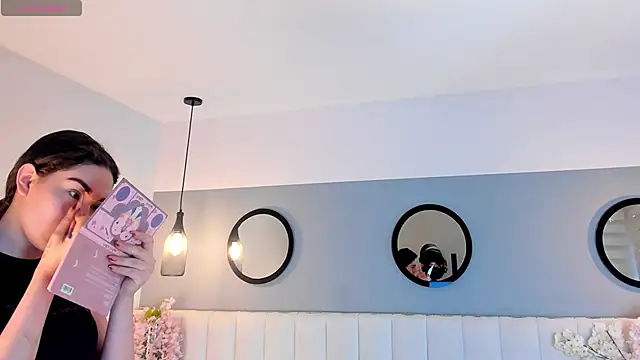 chelsea bolton  online show from 04.04.26