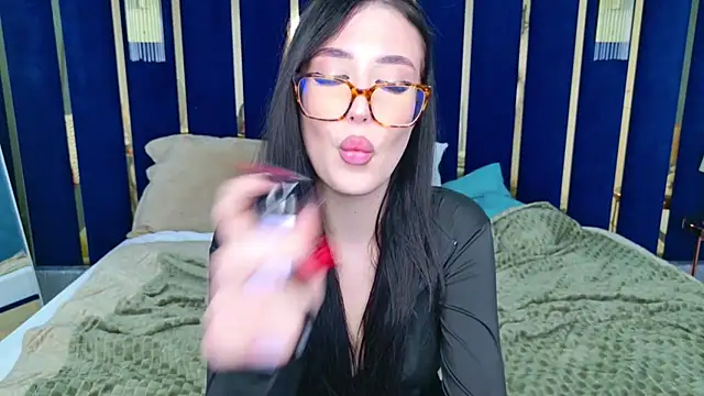 EmmaLawrens online show from 02.22.25