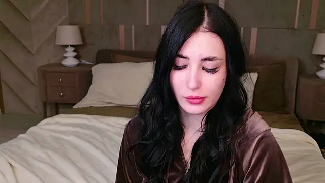 EmmaLawrens online show from 09.13.25