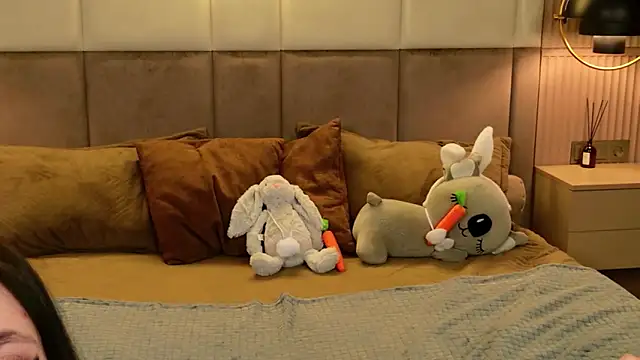 EmmaLawrens online show from 04.10.26