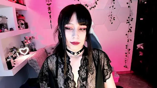 Effy Devalk online show from 02.20.25