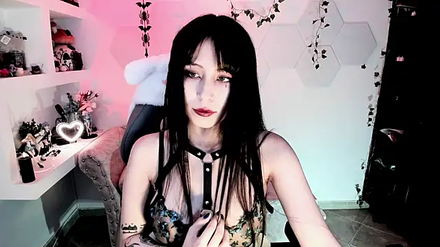 Effy Devalk online show from 03.03.25