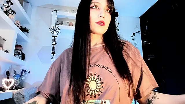 Effy Devalk online show from 03.19.25