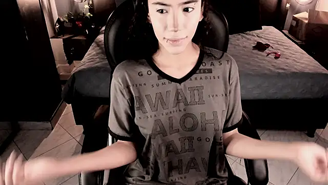 vaiolethsan   online show from 12.17.25