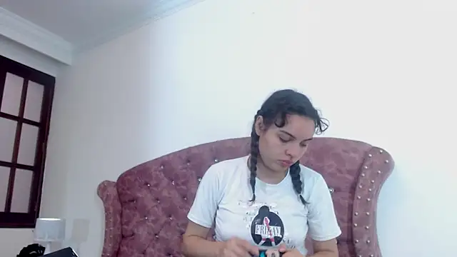 Snapshot of Kim_Lennon chatting on 02.14.25 Kim Lennon online show from 02.14.25