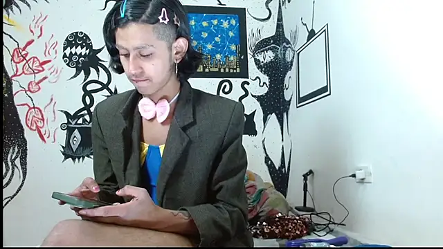 Snapshot of boysLittle chatting on 10.07.25 boysLittle online show from 10.07.25