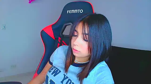 Snapshot of Rousse_violett chatting on 09.23.25 Rousse violett online show from 09.23.25