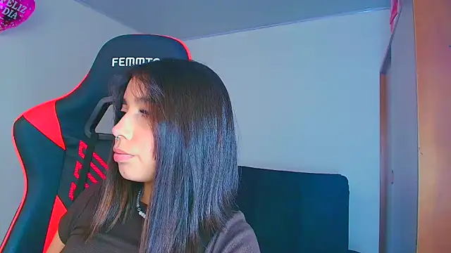 Snapshot of Rousse_violett chatting on 09.27.25 Rousse violett online show from 09.27.25