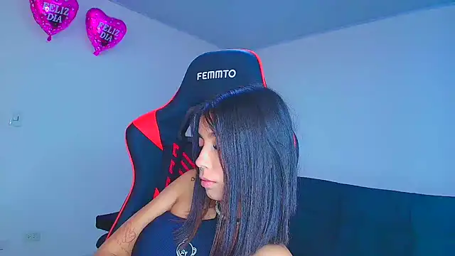 Snapshot of Rousse_violett chatting on 10.05.25 Rousse violett online show from 10.05.25