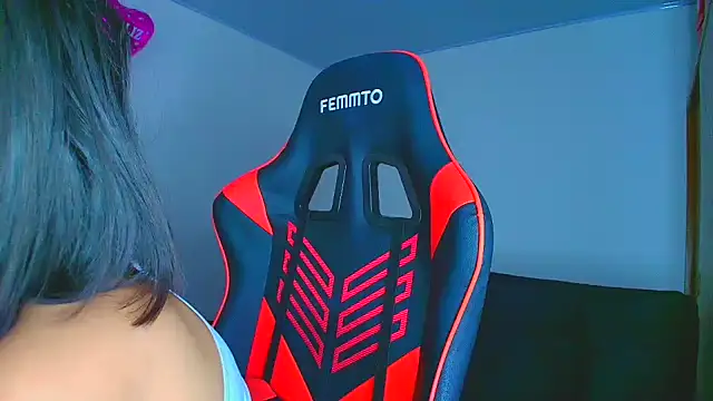 Snapshot of Rousse_violett chatting on 10.14.25 Rousse violett online show from 10.14.25