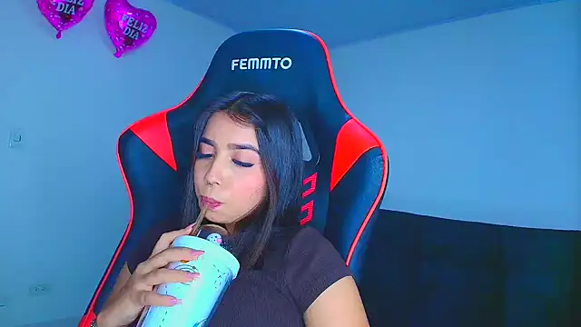 Snapshot of Rousse_violett chatting on 10.15.25 Rousse violett online show from 10.15.25