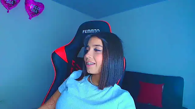 Snapshot of Rousse_violett chatting on 10.18.25 Rousse violett online show from 10.18.25