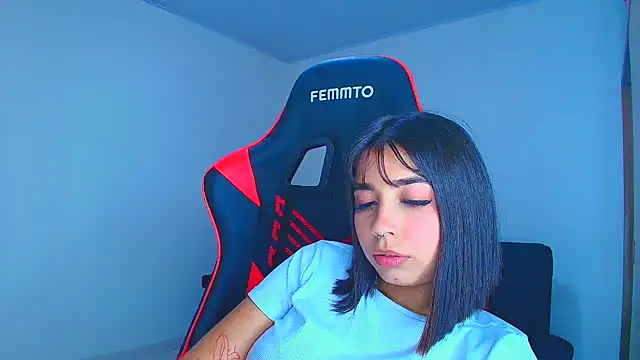 Snapshot of Rousse_violett chatting on 10.20.25 Rousse violett online show from 10.20.25